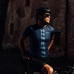 Isadore Debut Jersey Blue Depths -Cykelshorts Butik Isadore Debut Jersey Blue Depths 1623154214 02